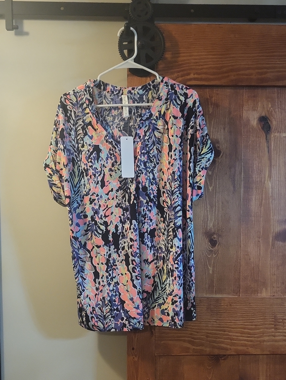 Women's V-Neck Short Sleeve Top in Multi Floral Print